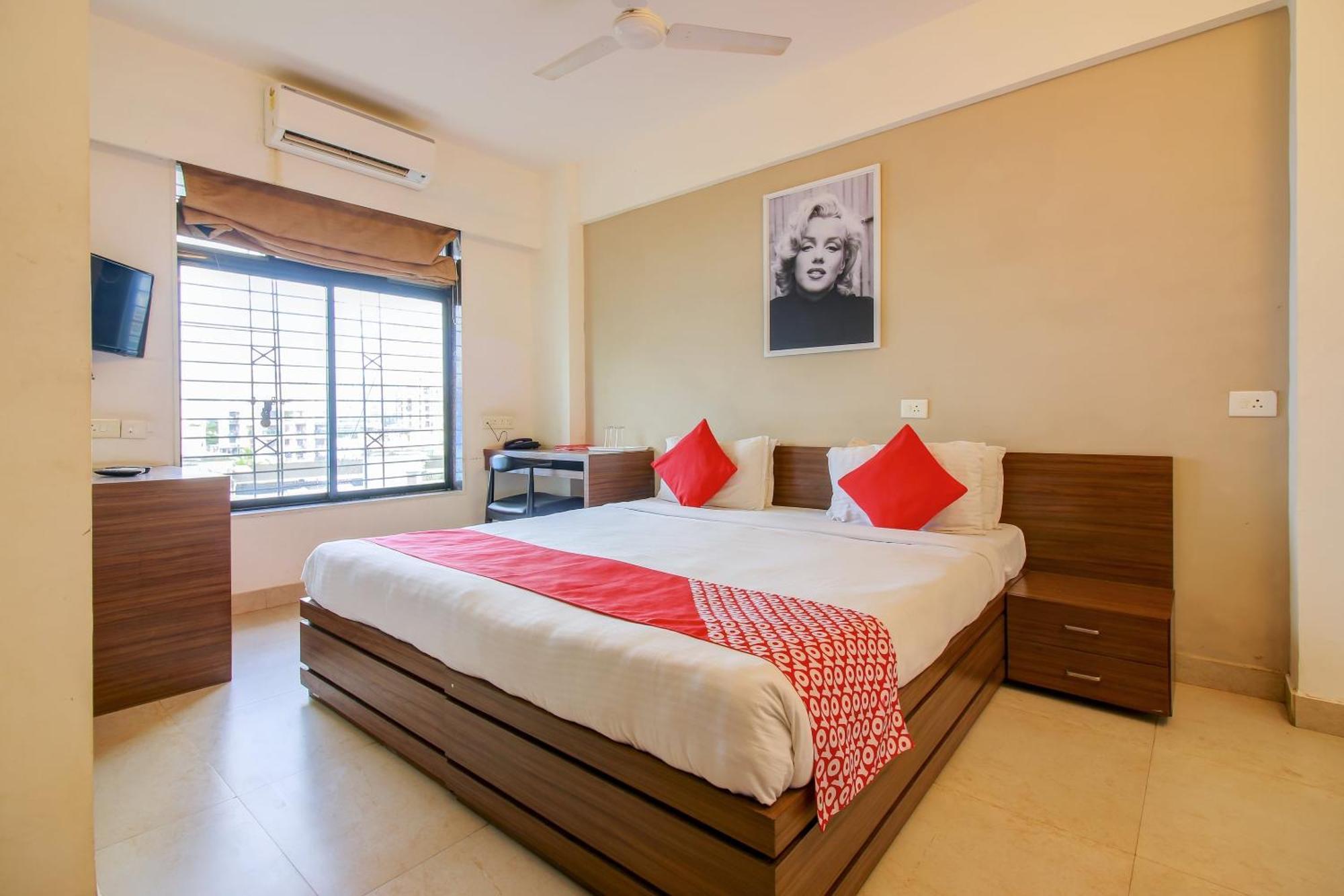 Super Collection O Panchratna Hotel Panvel Buitenkant foto